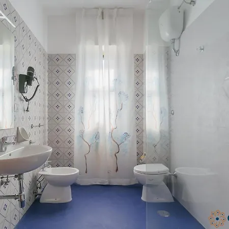 Einaudi By Apulia Gasthuis Bari